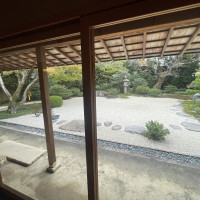 控え室から見える日本庭園