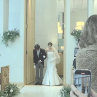 新婦父と入場