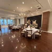 試食をいただいた披露宴会場です