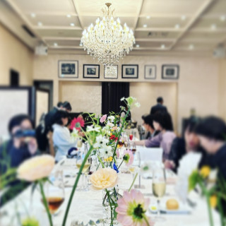 披露宴会場のテーブル装花