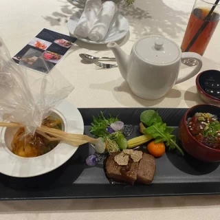 料理とてもおいしかったです。特にひつまぶしが美味しいです！