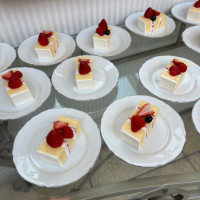 切り分けたウェディングケーキ
