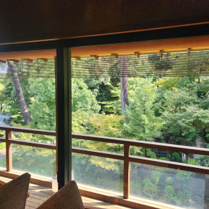 親族控え室、前撮り会場の違う面の窓の眺めです|679038さんのガーデンレストラン徳川園の写真(1937682)