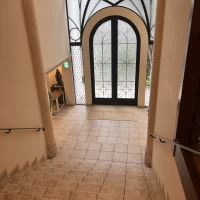 この見下ろす感じの階段が、少し怖く感じました、