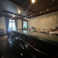 ウェルカムドリンクなどが貰えるバーカウンター部分だそう