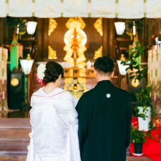 神前式の神殿は豪華で良い意味で身が引き締まる雰囲気です。