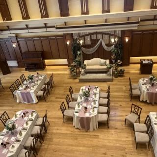 2階からの会場。