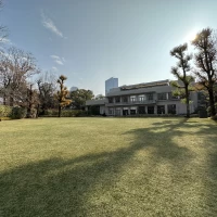 お庭はとっても広いです！