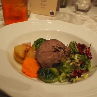 披露宴中の料理。とても美味しいです。