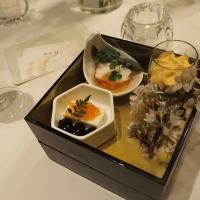 披露宴中の料理。とても美味しいです。