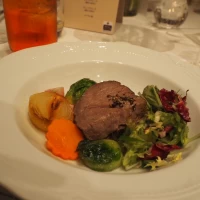 披露宴中の料理。とても美味しいです。