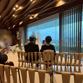 挙式会場も窓付き