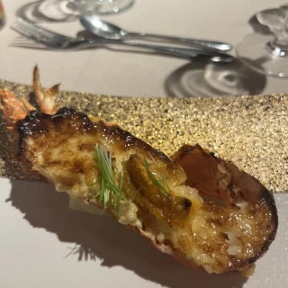 オマール海老でした。もう一個食べれるくらい美味しいです。