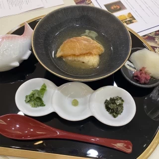 〆に人気の鯛茶漬け
