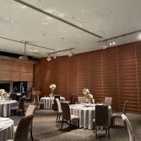 シックな披露宴会場