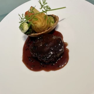 コース料理にあるお肉です
