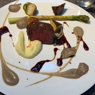 お肉料理でしたが、見た目も味付けも最高でした。