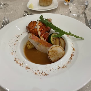 海鮮の旨みが効いてて、味も濃すぎず食べやすいです