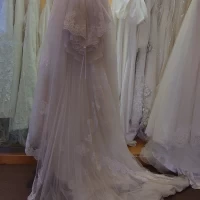 ドレスのバックもかわいいです