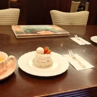 ウェルカムケーキとお茶を出してくれました。