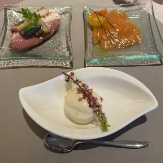 前菜はおかわりができるアペティスタイルです。