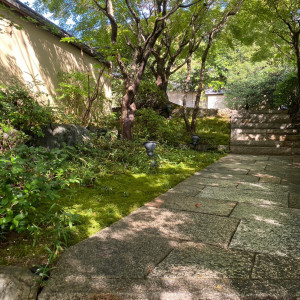 門構えからの森林|680537さんのThe Private Garden FURIAN山ノ上迎賓館（ザプライベートガーデンフリアン）の写真(1951330)