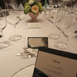 テーブルの花と雰囲気|680639さんのホテルニューオータニ大阪の写真(2003896)