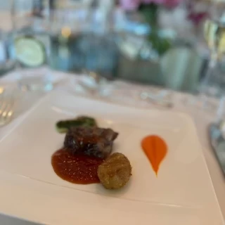 肉料理です