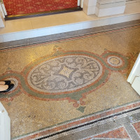 貴賓館出口は床がタイルになっていて、足元まで美しかったです。