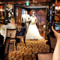 新郎新婦、披露宴会場、入場シーンです。