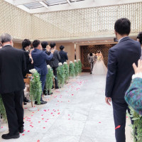挙式会場、退出のシーンです。