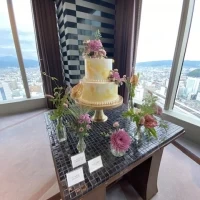 ウエディングケーキと装花