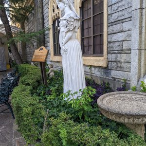 庭にあった女神像です。|680843さんのセントパトリック教会の写真(1946728)