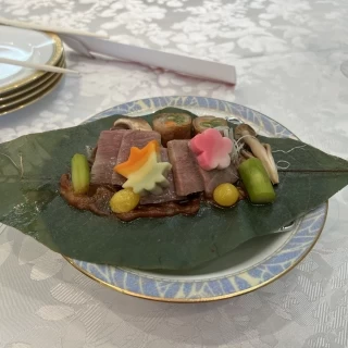 メイン料理です。お箸でいただきました。