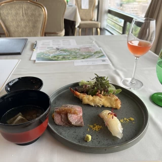 お箸で食べられます