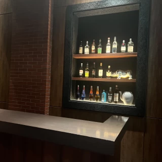 会場前のバー