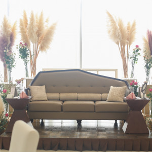 高砂はソファー席で、色味はベージュやピンクにしました。|680901さんのハーバーテラスSASEBO迎賓館の写真(1947471)