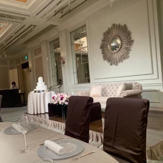ウェディングケーキと高砂