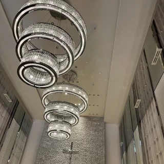 チャペルのシャンデリア