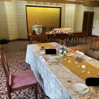 高砂と参列者テーブル