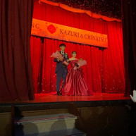 舞台からの登場シーン