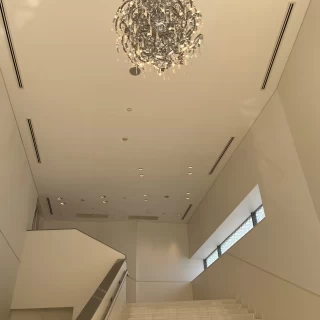 雨天でも大階段での演出ができます。