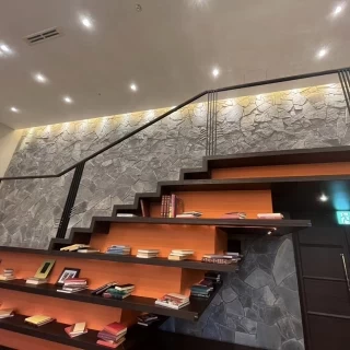 階段での入場が叶います