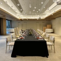 テーブルクロスは黒スタンダード。それ以外の色は追加料金。