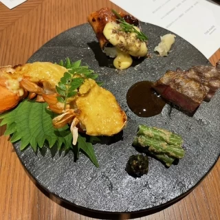 海老とうにの組み合わせが最高
うなぎもステーキも美味