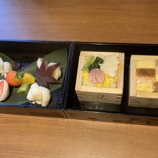 新郎新婦控室で、挙式直前に提供された軽食。
大福美味