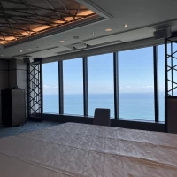 披露宴会場は人数によって大きさを調整してくれます。