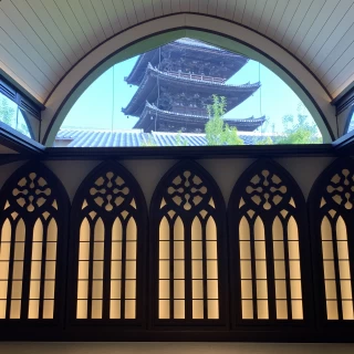正面には京都らしい塔。