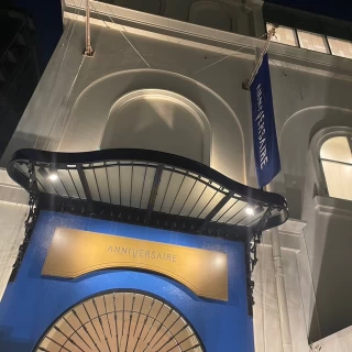 夜の外観