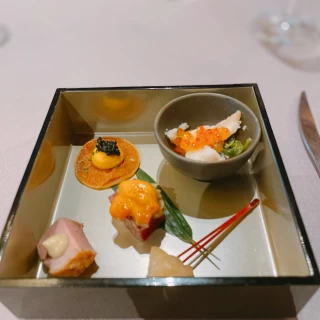 重箱にまとまった、どれも美味しく美しい前菜